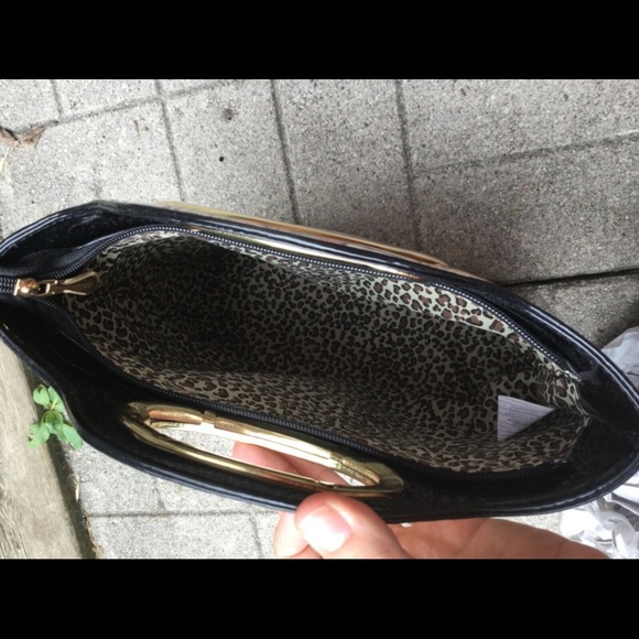 NEW- Pin-Up Girls Collage Purse - Picture 5 of 6